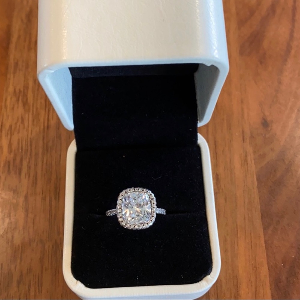 Everly Farrah Ring sz 6